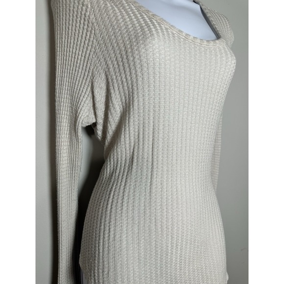Chaser Revolve Waffle Knit Thermal Scoop Neck Top with Snap Cuffs Oatmeal Size M - Picture 2 of 7